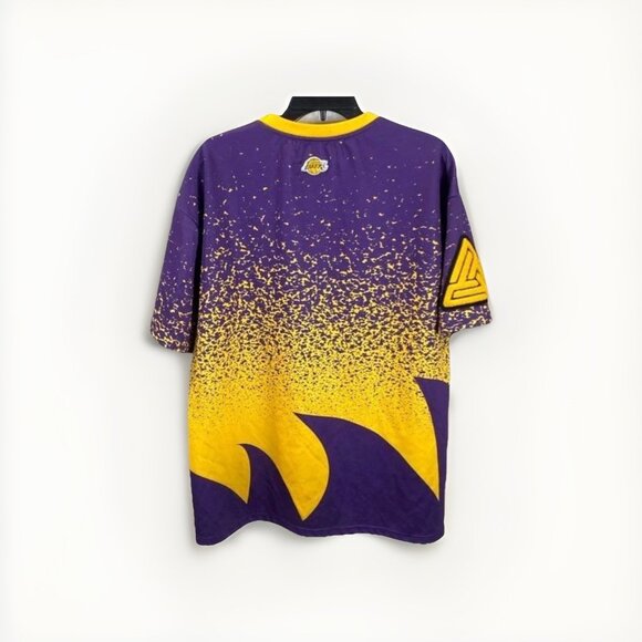 Black Pyramid Lakers Mens Purple Splatter Shirt Sz L Sporty Basketball NBAโ - Picture 3 of 5
